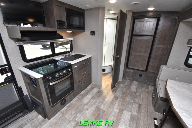 2020 Forest River Rockwood Mini Lite 2104S   - Photo 15 - Rocklin, CA 95677