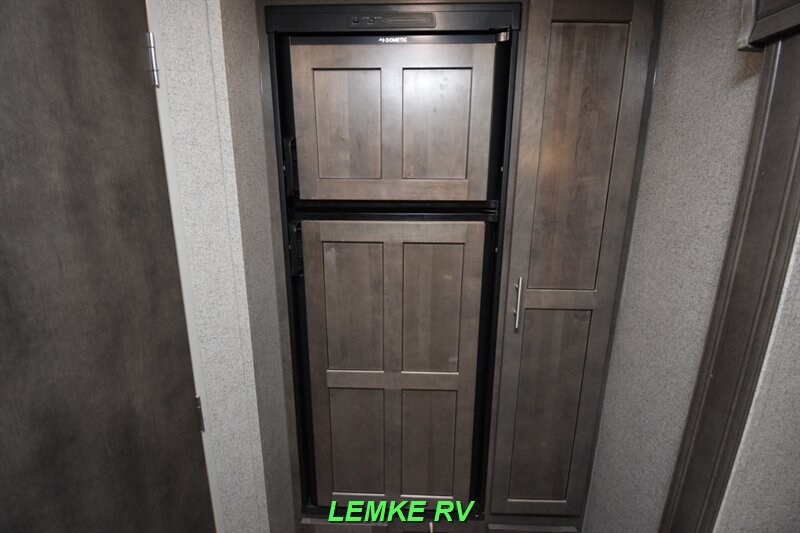 2020 Forest River Rockwood Mini Lite 2104S   - Photo 16 - Rocklin, CA 95677