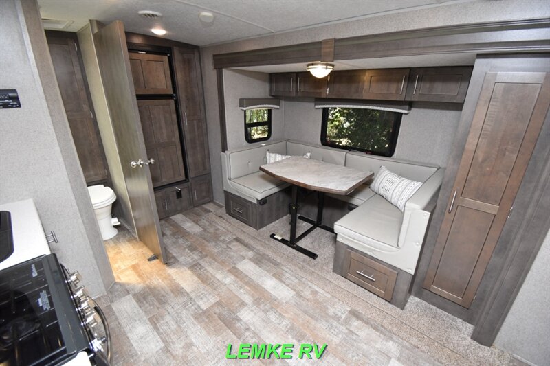 2020 Forest River Rockwood Mini Lite 2104S   - Photo 14 - Rocklin, CA 95677