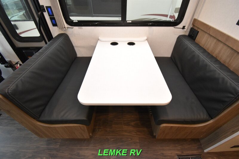 2023 Winnebago Sunstar 29NP   - Photo 17 - Rocklin, CA 95677