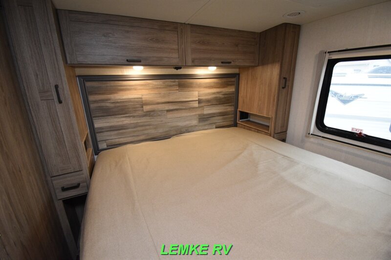 2023 Winnebago Sunstar 29NP   - Photo 21 - Rocklin, CA 95677