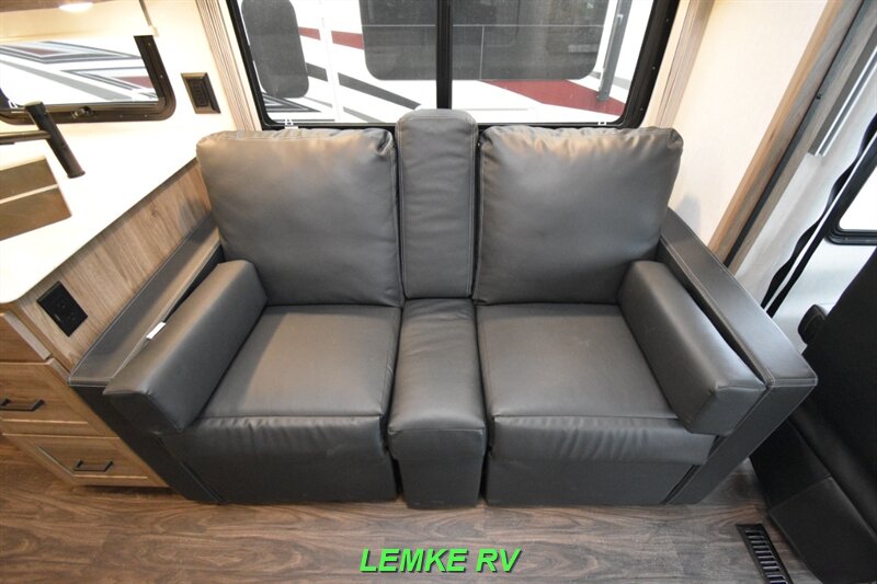 2023 Winnebago Sunstar 29NP   - Photo 18 - Rocklin, CA 95677