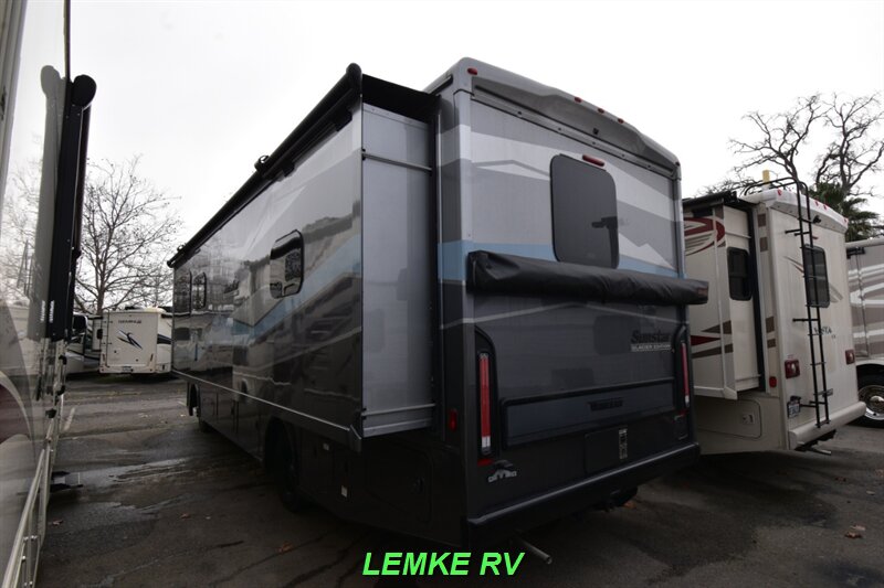2023 Winnebago Sunstar 29NP   - Photo 7 - Rocklin, CA 95677