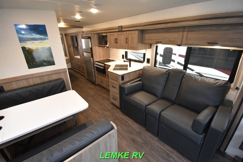 2023 Winnebago Sunstar 29NP   - Photo 12 - Rocklin, CA 95677