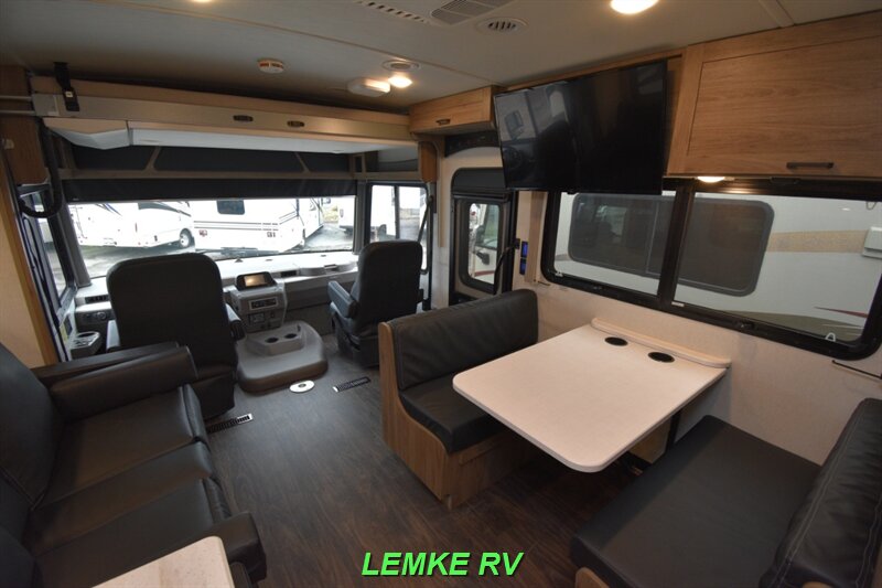 2023 Winnebago Sunstar 29NP   - Photo 19 - Rocklin, CA 95677