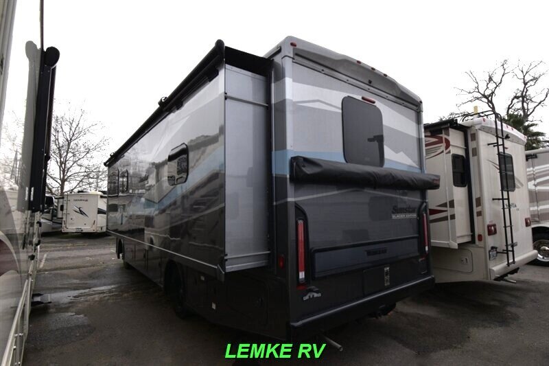 2023 Winnebago Sunstar 29NP   - Photo 7 - Rocklin, CA 95677