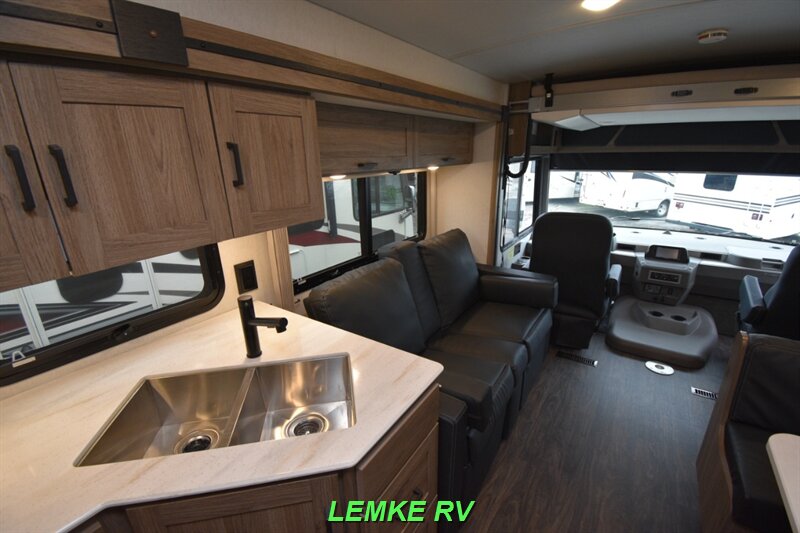 2023 Winnebago Sunstar 29NP   - Photo 24 - Rocklin, CA 95677