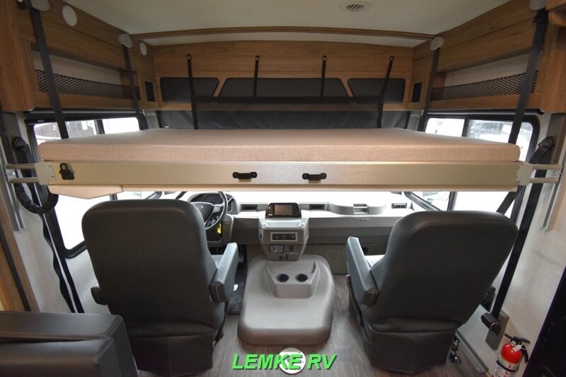 2023 Winnebago Sunstar 29NP   - Photo 14 - Rocklin, CA 95677