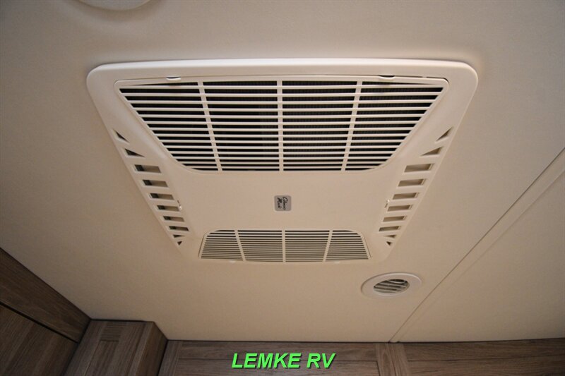 2023 Winnebago Sunstar 29NP   - Photo 26 - Rocklin, CA 95677