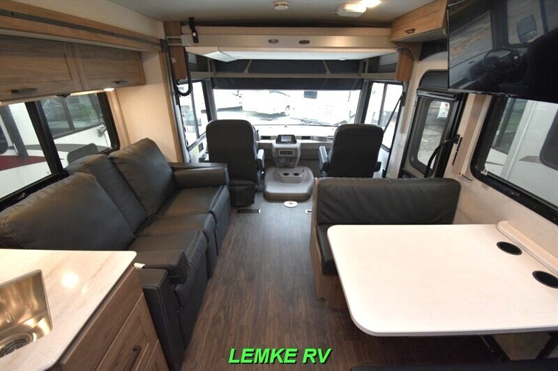 2023 Winnebago Sunstar 29NP   - Photo 5 - Rocklin, CA 95677