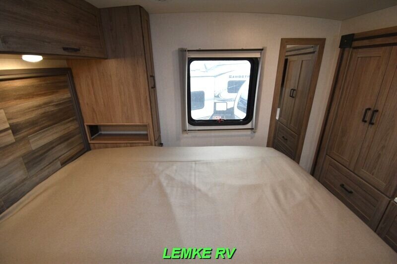 2023 Winnebago Sunstar 29NP   - Photo 18 - Rocklin, CA 95677