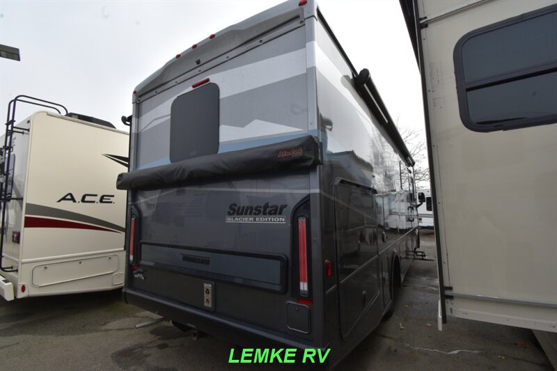 2023 Winnebago Sunstar 29NP   - Photo 9 - Rocklin, CA 95677