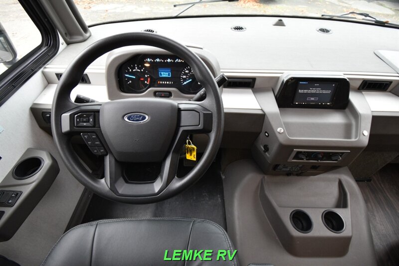 2023 Winnebago Sunstar 29NP   - Photo 29 - Rocklin, CA 95677