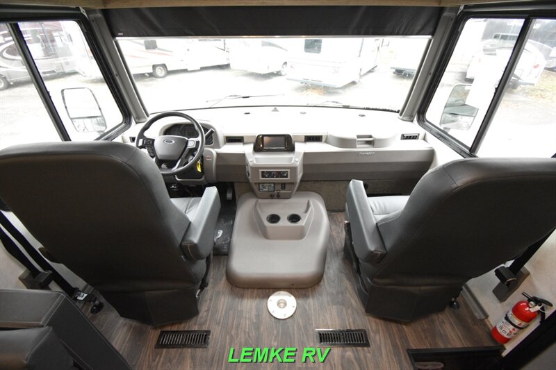 2023 Winnebago Sunstar 29NP   - Photo 28 - Rocklin, CA 95677