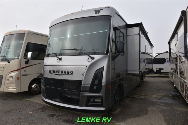 2023 Winnebago Sunstar 29NP   - Photo 6 - Rocklin, CA 95677