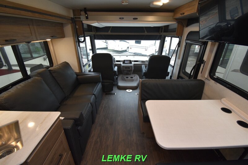 2023 Winnebago Sunstar 29NP   - Photo 5 - Rocklin, CA 95677