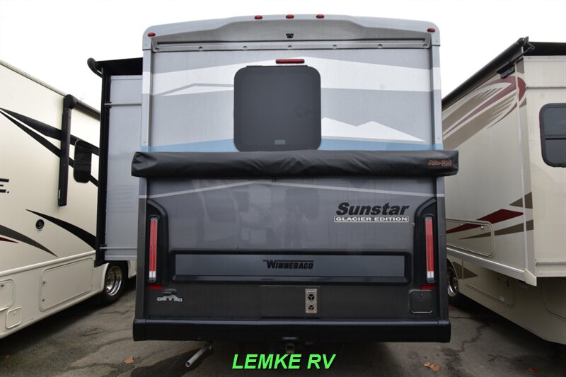 2023 Winnebago Sunstar 29NP   - Photo 8 - Rocklin, CA 95677