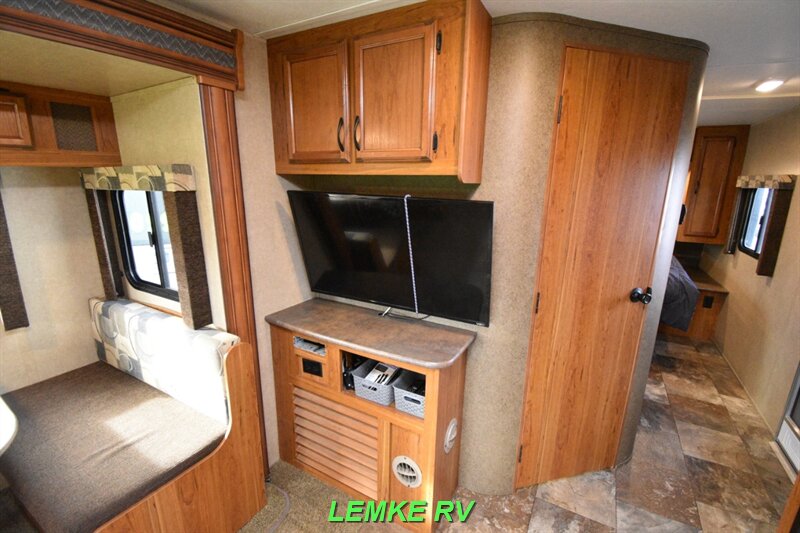 2016 Starcraft Launch Ultra Lite 24RLS   - Photo 16 - Rocklin, CA 95677