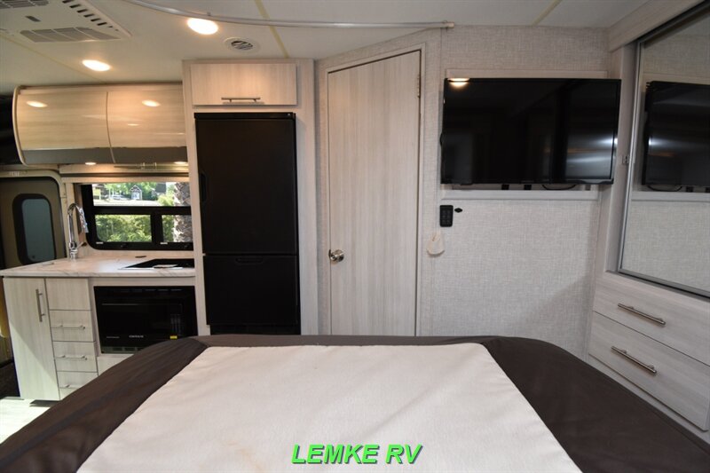 2024 Thor Compass 23TW   - Photo 18 - Rocklin, CA 95677