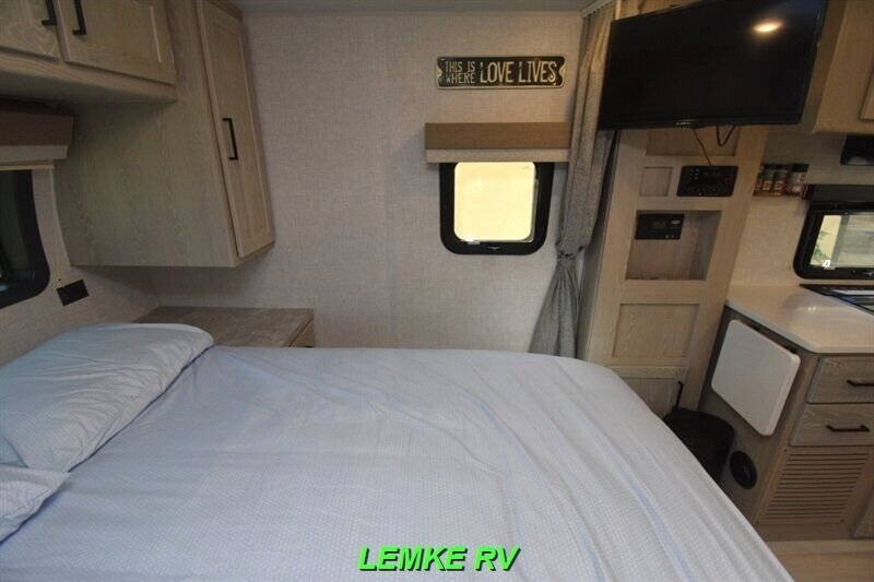 2022 Forest River Flagstaff Micro Lite 21FBRS   - Photo 18 - Rocklin, CA 95677