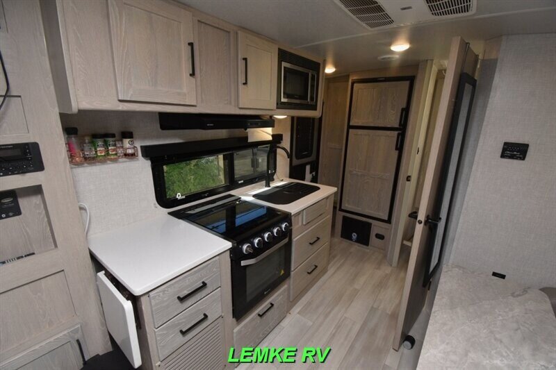 2022 Forest River Flagstaff Micro Lite 21FBRS   - Photo 12 - Rocklin, CA 95677