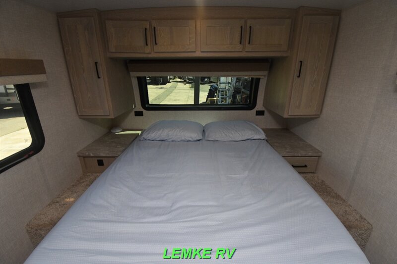 2022 Forest River Flagstaff Micro Lite 21FBRS   - Photo 19 - Rocklin, CA 95677