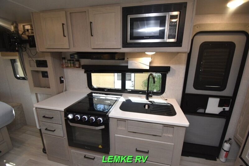 2022 Forest River Flagstaff Micro Lite 21FBRS   - Photo 15 - Rocklin, CA 95677
