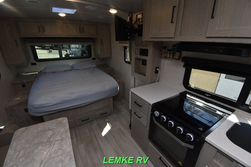 2022 Forest River Flagstaff Micro Lite 21FBRS   - Photo 17 - Rocklin, CA 95677