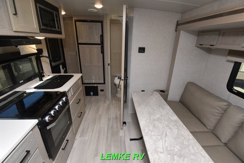 2022 Forest River Flagstaff Micro Lite 21FBRS   - Photo 2 - Rocklin, CA 95677