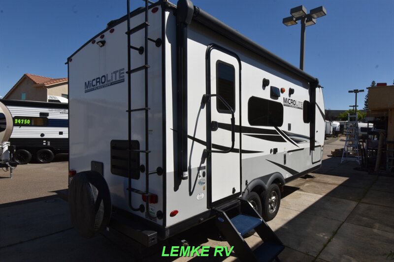 2022 Forest River Flagstaff Micro Lite 21FBRS   - Photo 9 - Rocklin, CA 95677