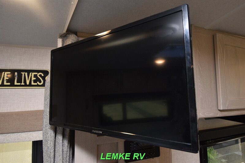2022 Forest River Flagstaff Micro Lite 21FBRS   - Photo 21 - Rocklin, CA 95677