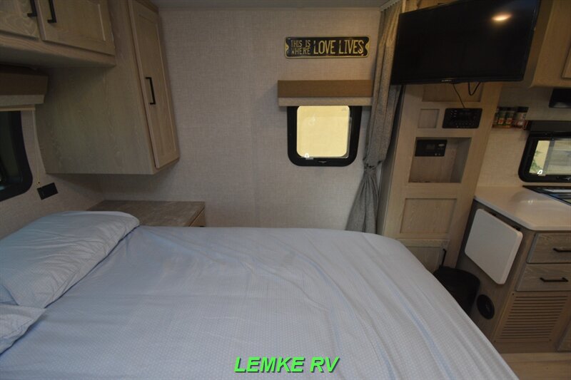 2022 Forest River Flagstaff Micro Lite 21FBRS   - Photo 20 - Rocklin, CA 95677