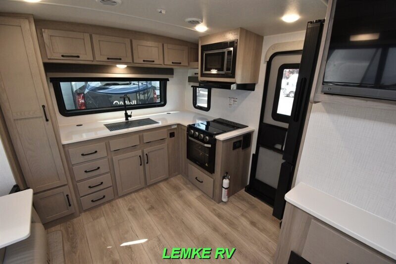 2025 Forest River Rockwood Mini Lite 2506FK   - Photo 14 - Rocklin, CA 95677