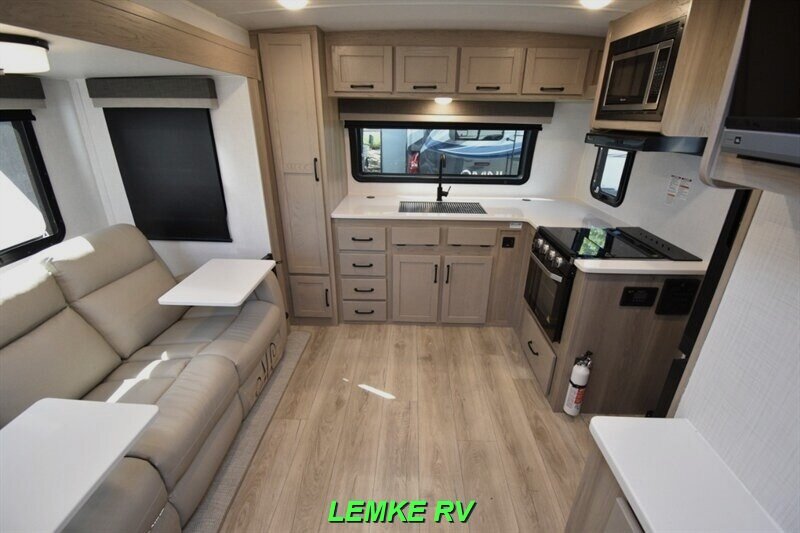 2025 Forest River Rockwood Mini Lite 2506FK   - Photo 5 - Rocklin, CA 95677