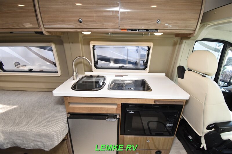 2021 Winnebago Travato 59KL   - Photo 14 - Rocklin, CA 95677