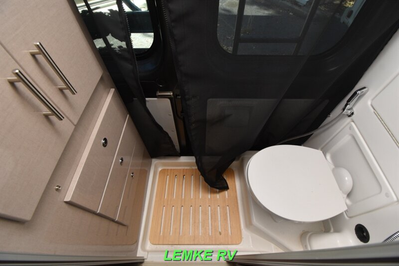 2021 Winnebago Travato 59KL   - Photo 17 - Rocklin, CA 95677