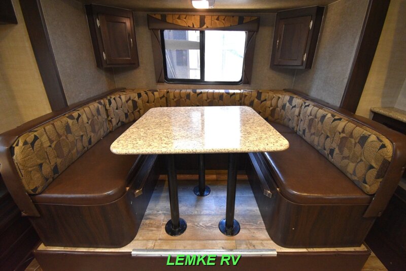 2017 Pacific Coachworks Surf Side 23RLS   - Photo 15 - Rocklin, CA 95677