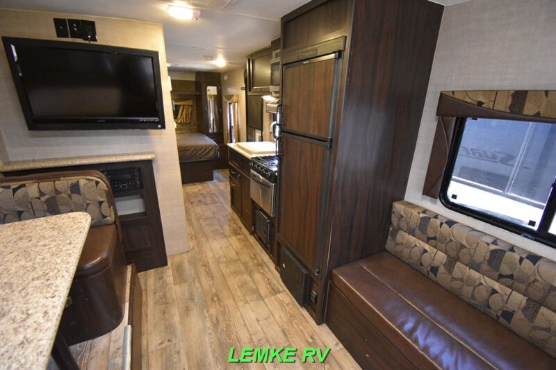 2017 Pacific Coachworks Surf Side 23RLS   - Photo 12 - Rocklin, CA 95677