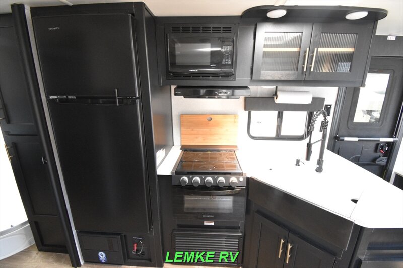 2022 Forest River Cherokee Grey Wolf 23MK   - Photo 17 - Rocklin, CA 95677