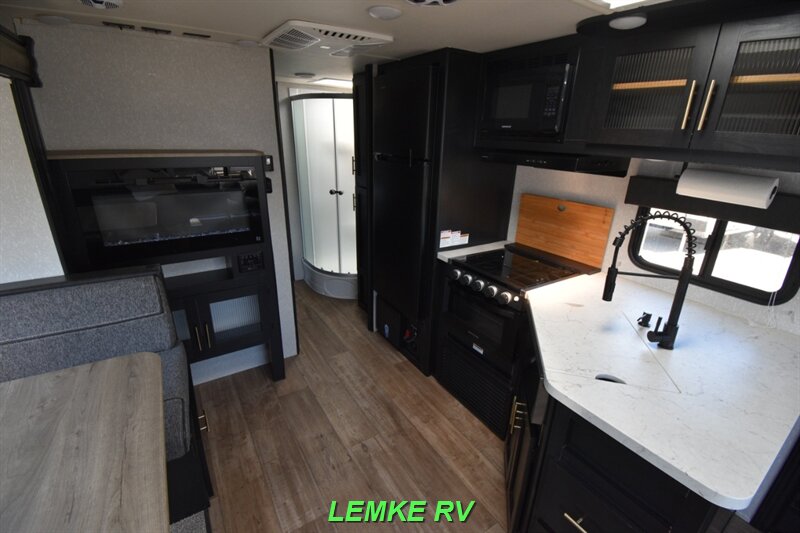 2022 Forest River Cherokee Grey Wolf 23MK   - Photo 14 - Rocklin, CA 95677