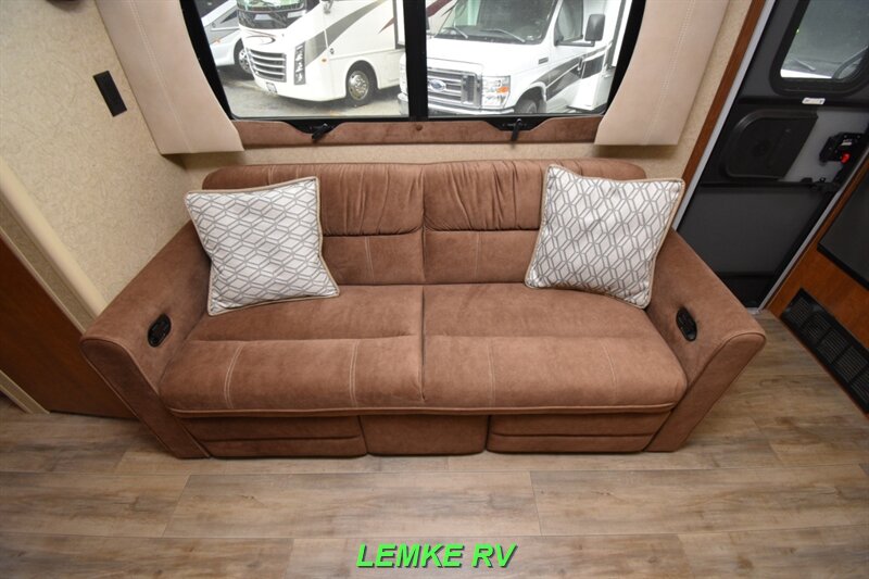 2021 Lance 2285   - Photo 16 - Rocklin, CA 95677