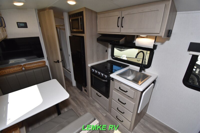 2024 Forest River Flagstaff E-Pro E19FD   - Photo 9 - Rocklin, CA 95677
