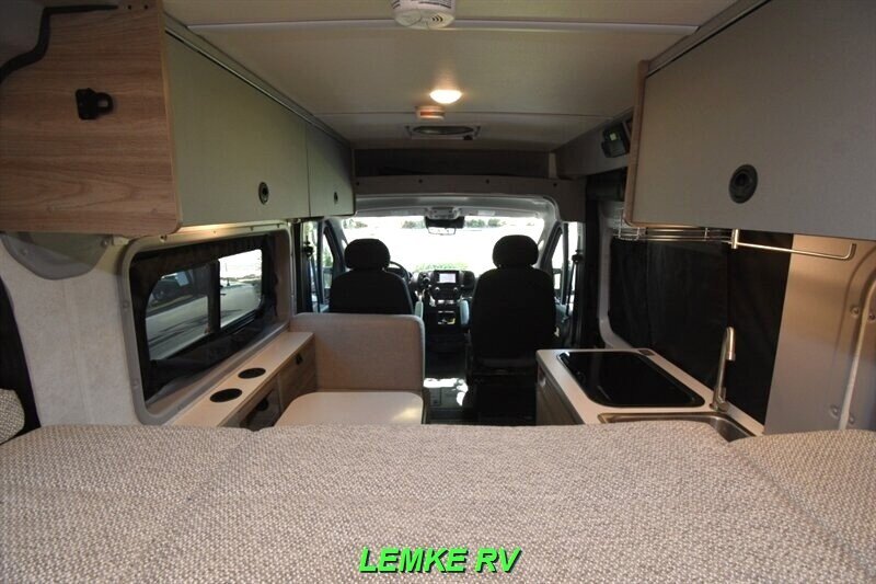 2024 Winnebago Solis Pocket 36A   - Photo 17 - Rocklin, CA 95677