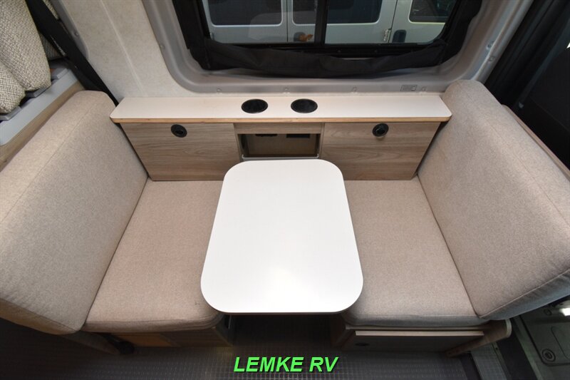 2024 Winnebago Solis Pocket 36A   - Photo 16 - Rocklin, CA 95677