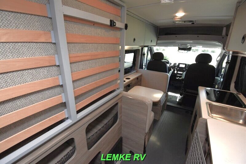2024 Winnebago Solis Pocket 36A   - Photo 13 - Rocklin, CA 95677