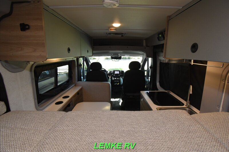 2024 Winnebago Solis Pocket 36A   - Photo 18 - Rocklin, CA 95677