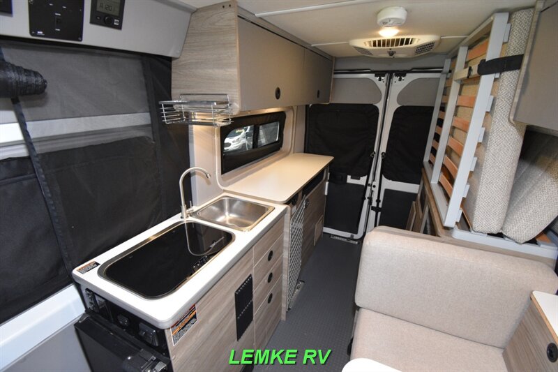 2024 Winnebago Solis Pocket 36A   - Photo 13 - Rocklin, CA 95677