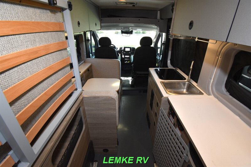2024 Winnebago Solis Pocket 36A   - Photo 5 - Rocklin, CA 95677
