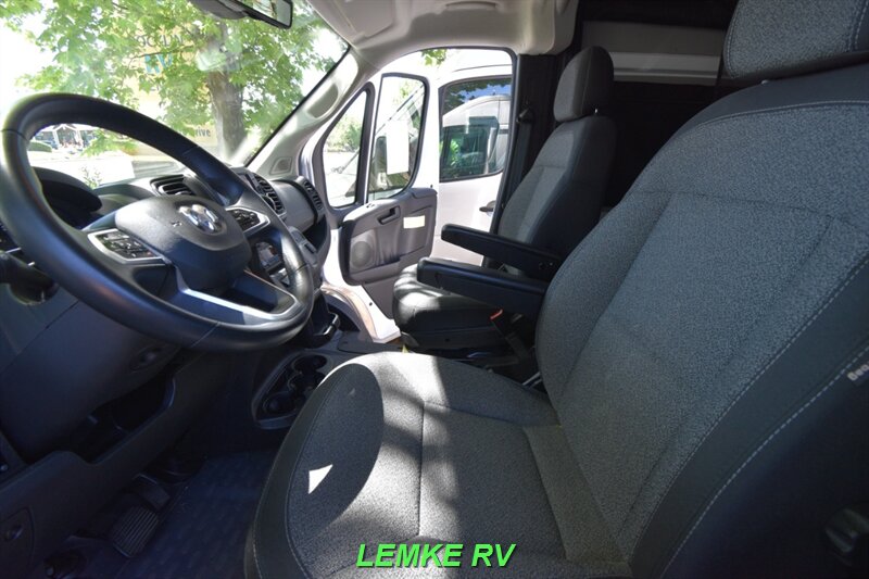 2024 Winnebago Solis Pocket 36A   - Photo 7 - Rocklin, CA 95677
