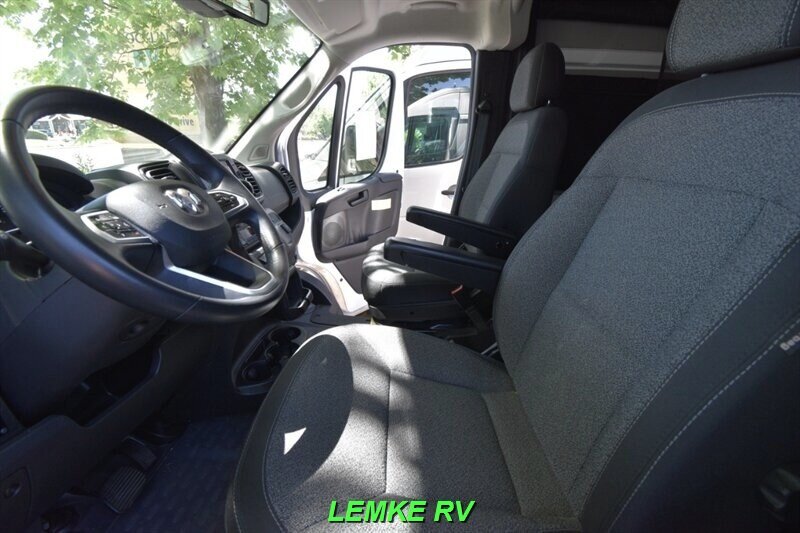 2024 Winnebago Solis Pocket 36A   - Photo 7 - Rocklin, CA 95677